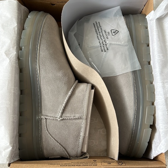 Uggs light grey taupe ultra mini clear sz 8 new - Picture 2 of 8